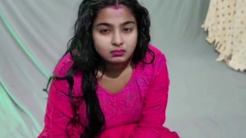 Puja_bhabhi0: 배다른 여동생과 의붓아들 공유 침대와 하드코어 섹스