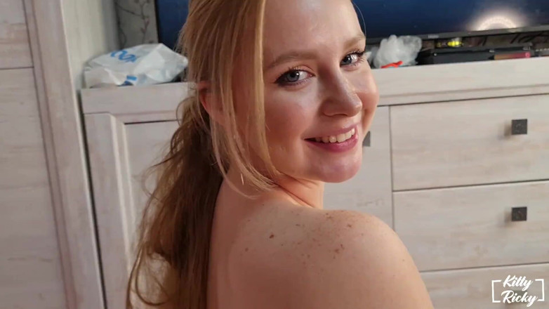 Kelsi69: Chlupy a stříkání na vlasy
