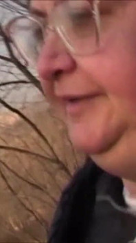 Stará bbw kočka kouří jeho ptáka venku zblízka