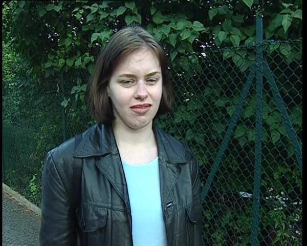YOUR FIRST PORN: Schulmaedchen Sophie Zeigt Muschi Softclip studentĂ Sophie arată pizda moale...