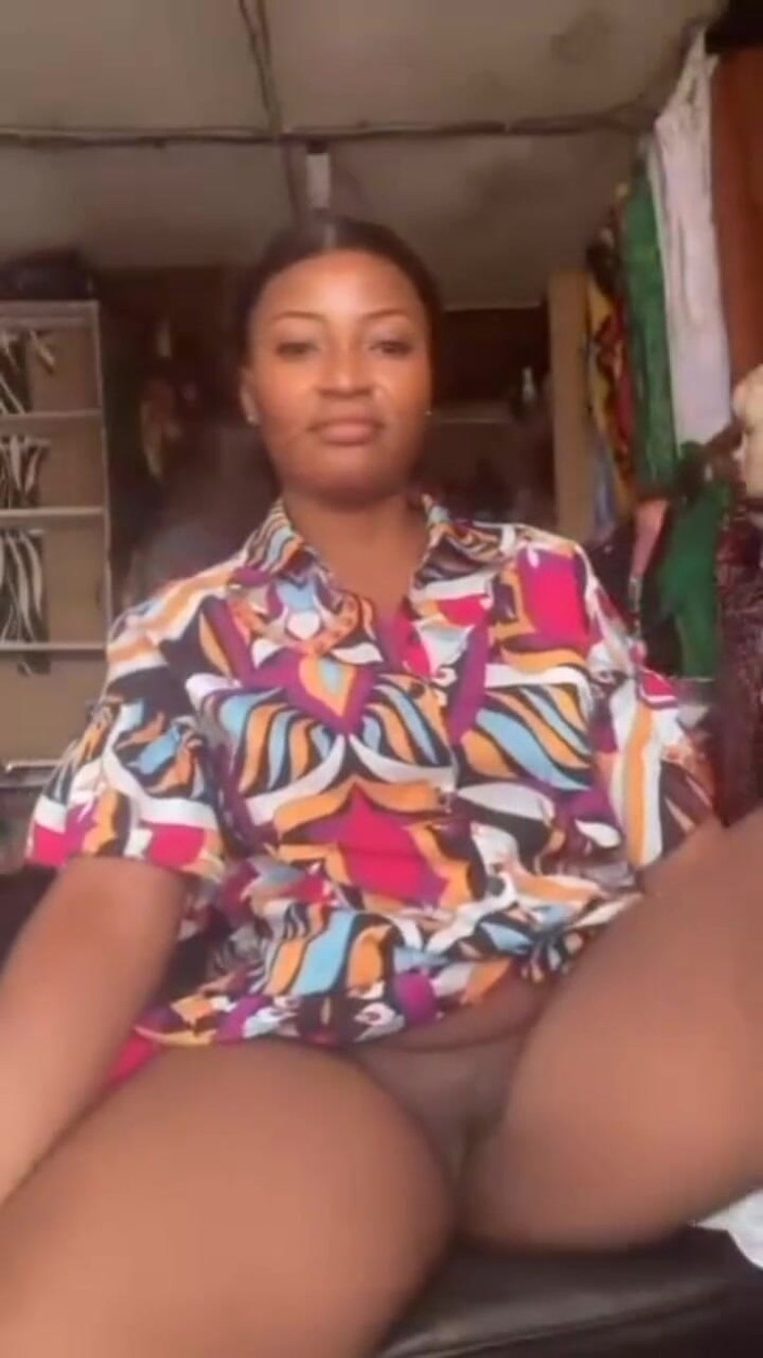 Me and my new slut: Mama miang melancap di dalam kedainya, sugar mama melancap di...