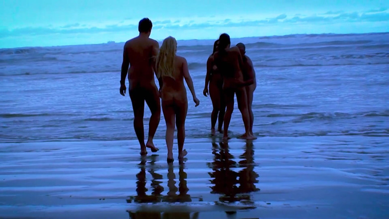 Amateurs videos: Big ass on the beach with several naked women having...