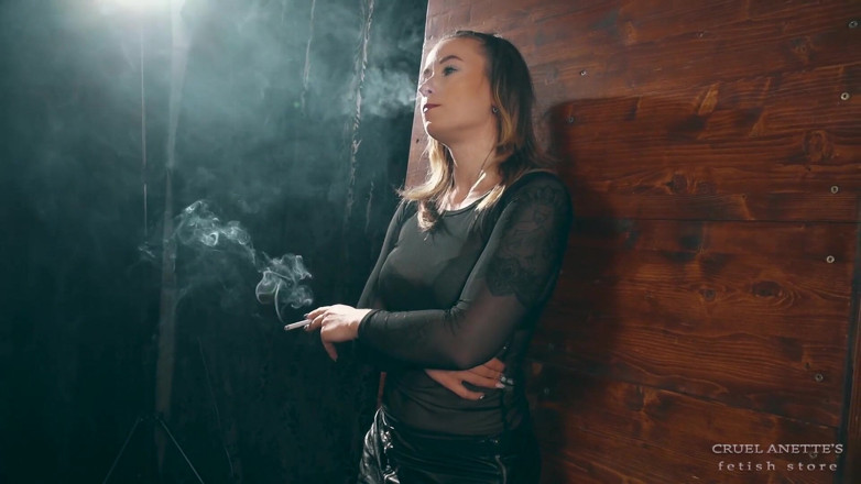 Cruel Anettes fetish world: Smoking close up