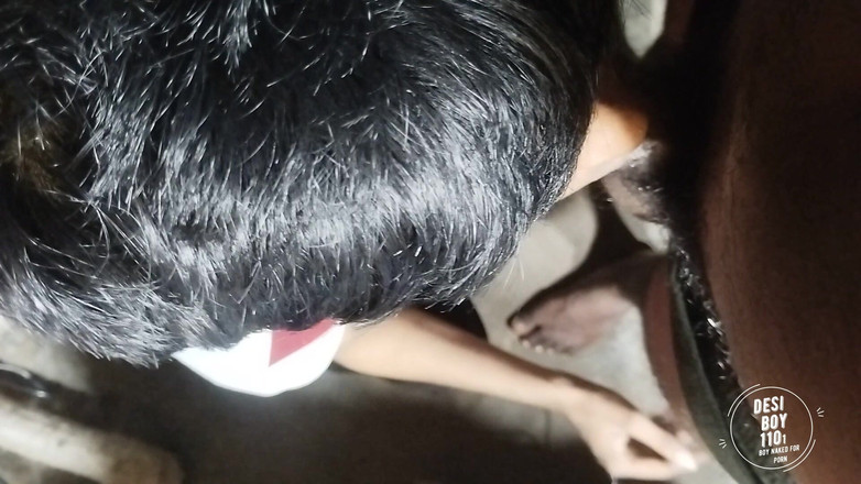 Desiboy110Ankit: 男の子が友達をしゃぶるチンポフェラチオビデオ