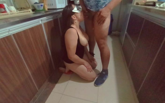 Mike Franco: Adik tiri latina ngentot sama saudara tirinya di dapur - crot...