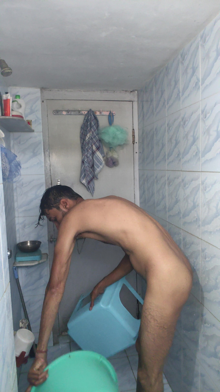UltraHotBoy69: Nechte Se Vykoupat Nahá S Obličejem