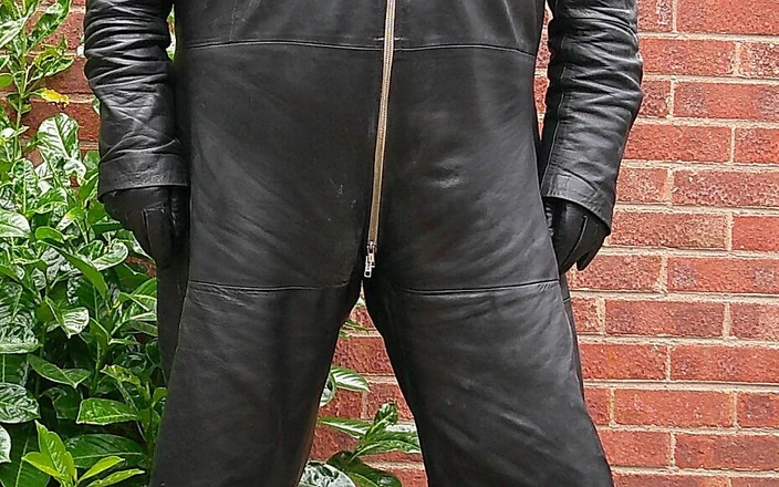 Leatherman63: Leather Gimp Suit