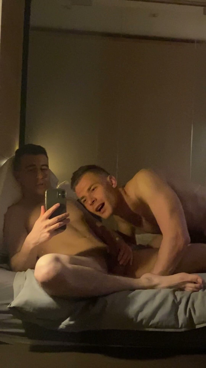 Lucas MBoy: Hôn say mê, bú cu và cưỡi cu không bao...