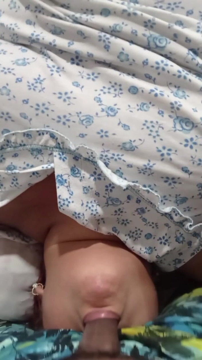 Gordita Culo Rico: Sug pula fiului meu vitreg în timp ce mama mea nu...
