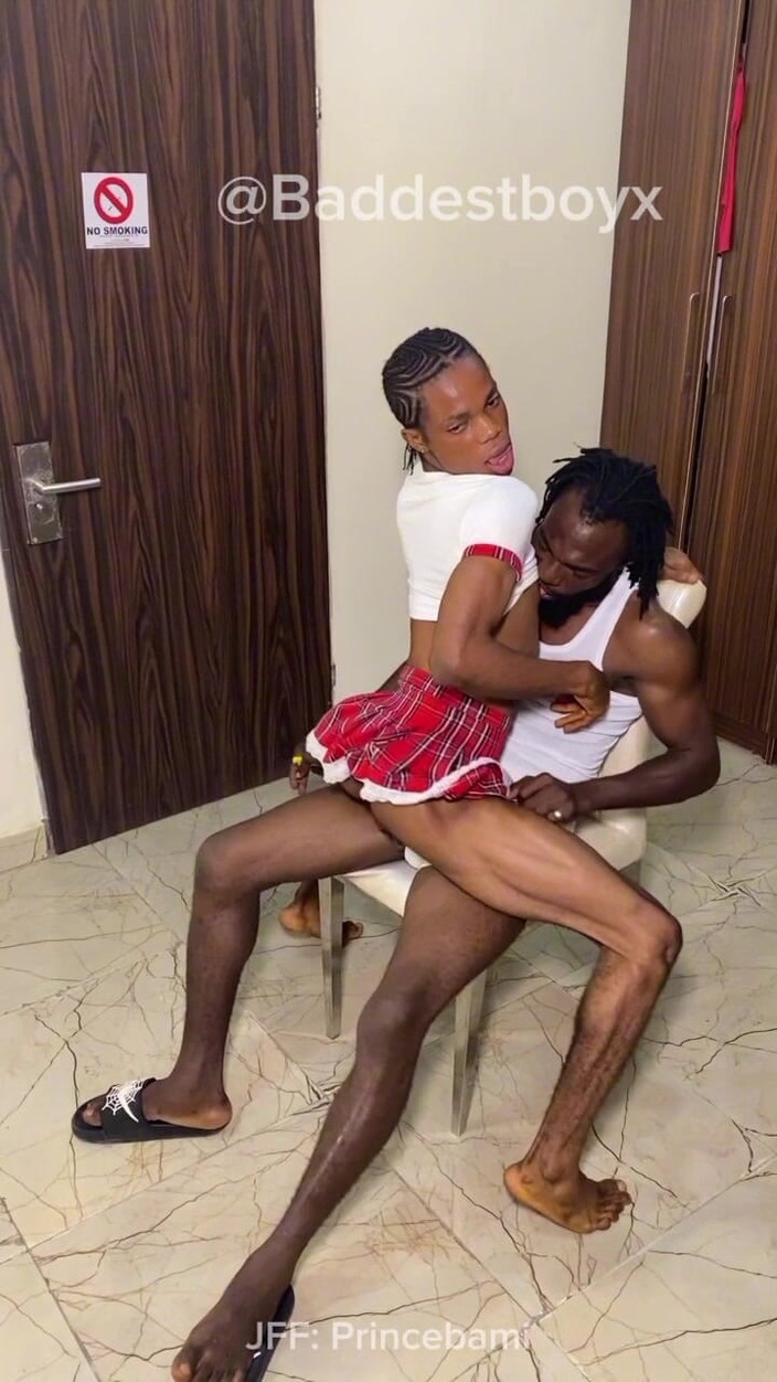 Baddestboyx: 观看我是如何让他成为一个分钟男人的