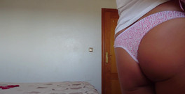 Natalie K: Zadek poskakující a roztahování v tangách pro tebe tento čtvrtek, dává...