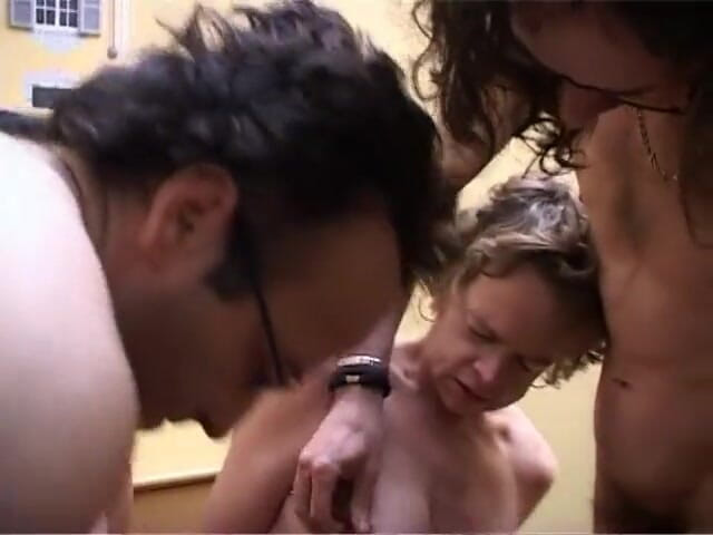 Milf in Love: Versaute fette amateur-milf nimmt einen schwanz