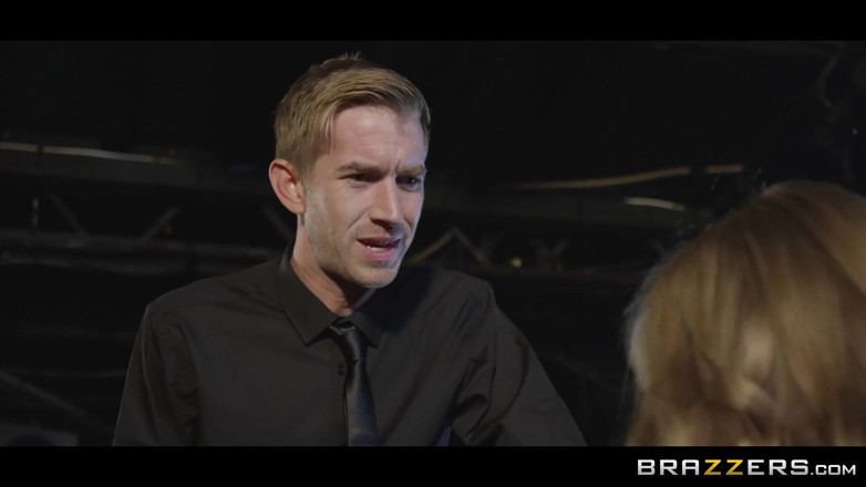 BRAZZERS: Brazzers - Danny încearcă să filmeze un film, dar ajunge să facă...