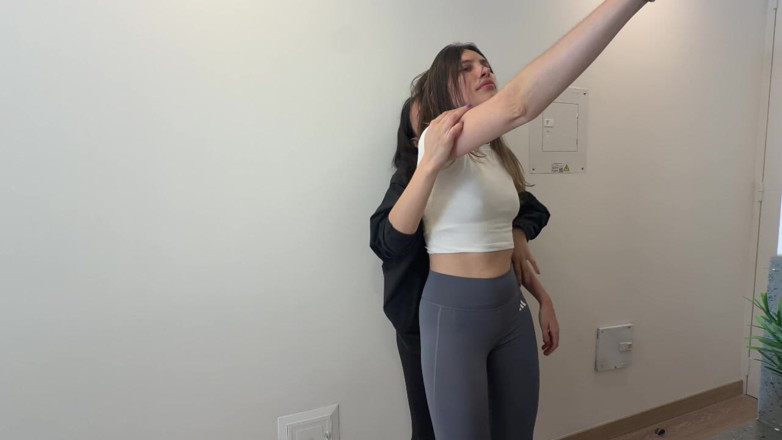 scarlettandc: Žhavé polibky mezi lesbami s doteky až do orgasmu