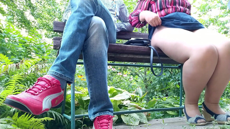 OurFetishLife: O mamă sexy superbă îi arată fiului vitreg cum să schimbe...