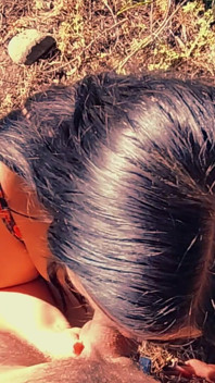 Ibu tiri berkongkek di luar rumah, solo peminat pancutan perlahan, blowjob sudut pandangan pertama