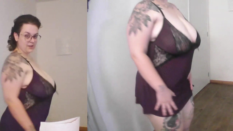 alucidfever: Probándose algunos atuendos traviesos y siendo sexy