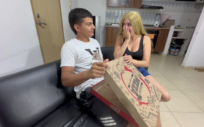 ManuelaAlvarez: Dò alla mia ragazza dal culo grosso una pizza con...