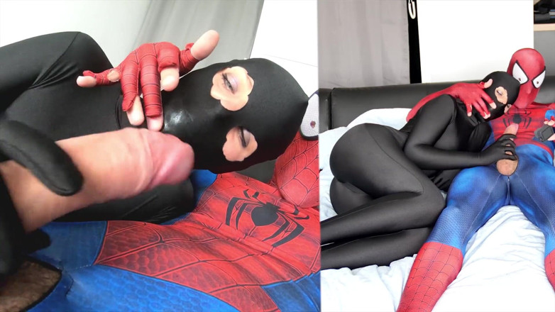 Nylon Xtreme: Natacha Guapa in volledige zwarte zentai Lycra pijpbeurt