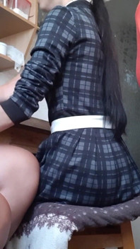 Mientras mi novia preparaba el desayuno, arriesgadamente teniendo sexo con mi vecina a sus espaldas