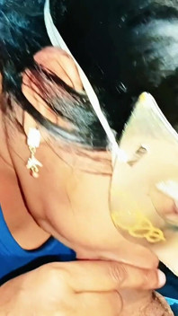 Solté mi crema en el apretado coño de la india y la hice chupar mi pene grueso negro poniéndolo en su boca.