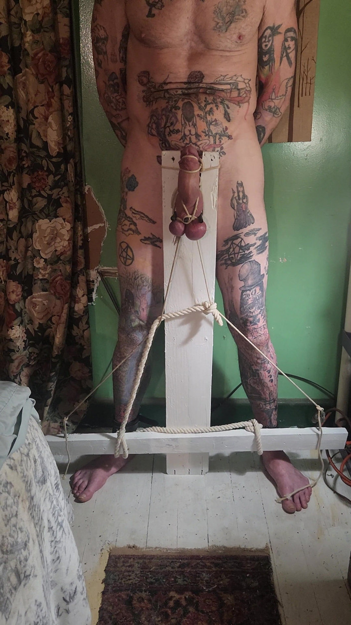 Goode Girl: Unhã1/4riges Crucifix-ballbusting
