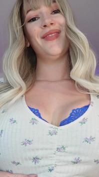 Orta yaşlı seksi kadın meme bağımlılığını büyüledi