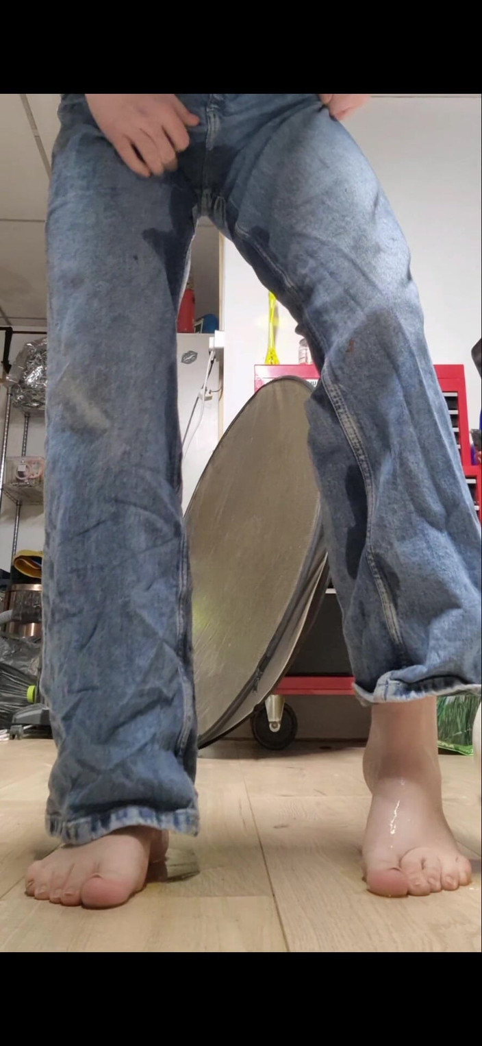 Lillia Cena: Pișare pe Quilt, în Bin, în blugi, în chiloți pe podea - 3 Videoclipuri