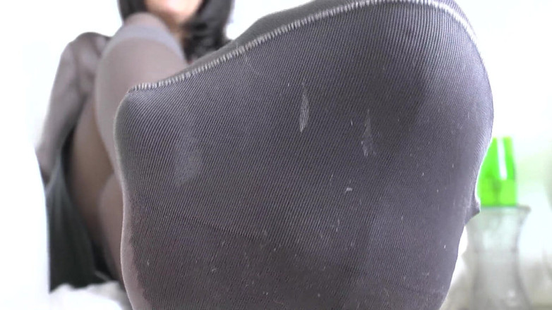 Lady Victoria Valente: Entraînement strict de reniflement de pieds en mai ! Partie 2, Lady...
