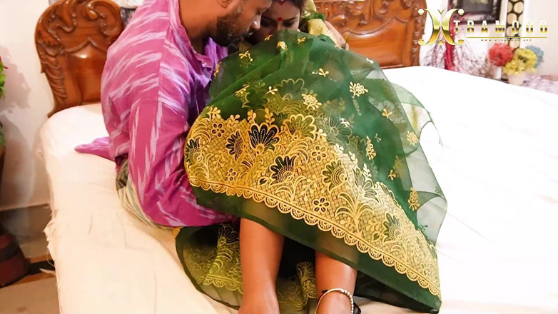 Xtramood: Bhasur does not control himself, after watching sexy bahu