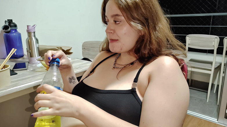 Nicole Passat: Masywne Nadziewanie Na Wynos Nicole - Brzuch I Tyłek Dokuczają