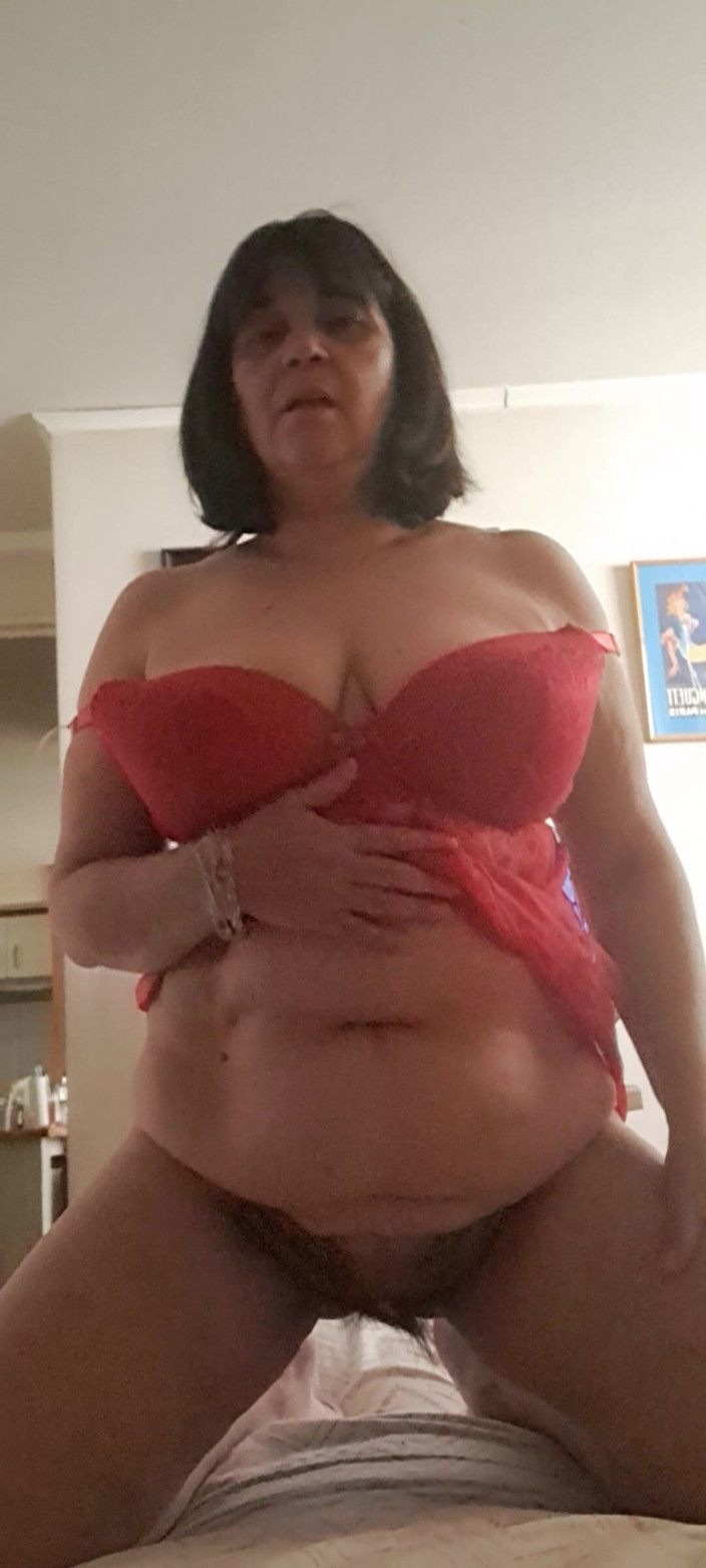 Mommy big hairy pussy: Showing off Hot MILF Tits