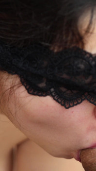 Rakaman dekat blowjob amatur pancutan mani dan telan air mani