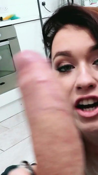 Brazzers - Danny D está precisando de uma foda rápida e nova empregada sexy Misha Cross está ansiosa para ajudar
