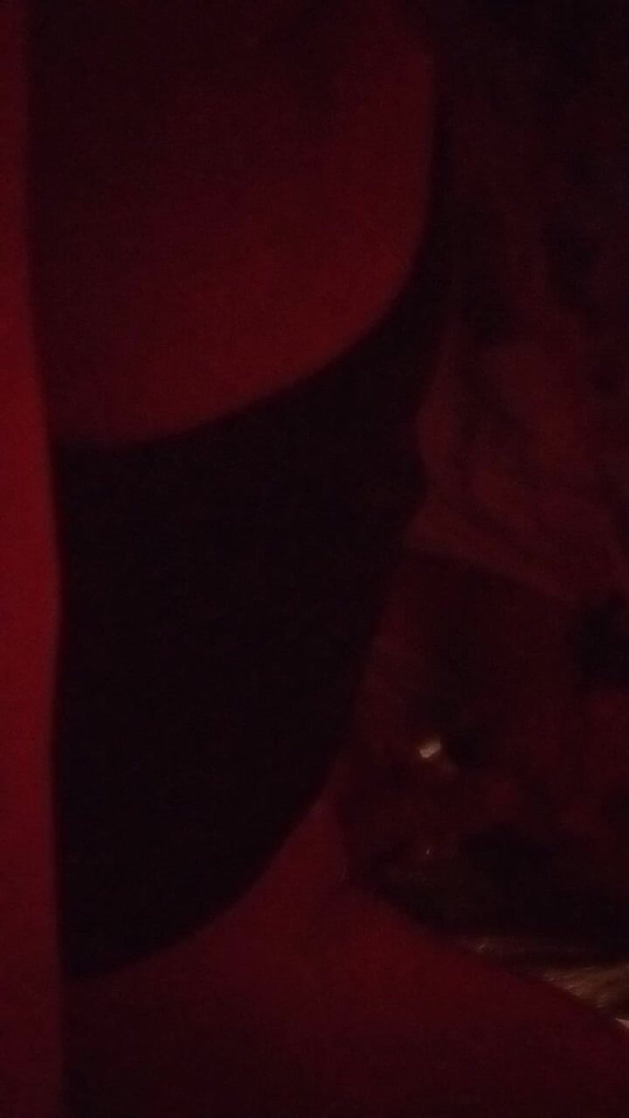 Deep Throat MYLF: Cewek seksi ini lagi asik nyepong kontol sampai tenggorokan