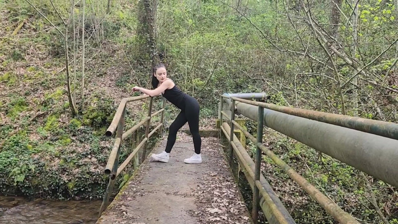 Alice Drake: Jogging En Foret