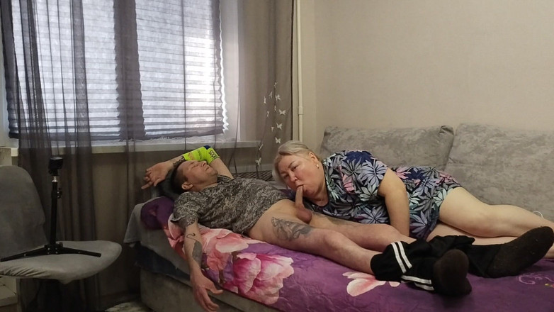 Zona901: Přítelkyně dělá hluboké kouření, aby dostala část horkého spermatu do pusy