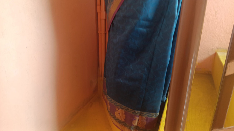 Inba: Donne sposate della vicina che mostrano la struttura nelle scale