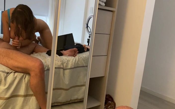 Kitty Kriss: Nevlastní dcera potěší tátu, zatímco máma je v práci