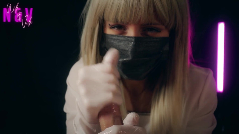 NikAndVik: Jururawat Razy akan membuatkan awak pancut dua kali dari handjob...