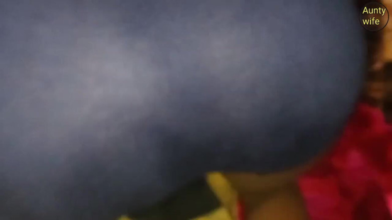 Aunty wife: Vesnická indická bhabhi ko plná masti ke sath gand Fuckng...