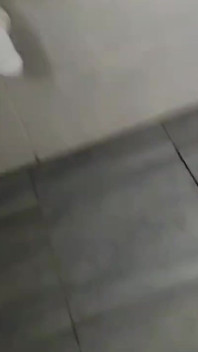 ฉันยิงน้ำเงี่ยนร้อนๆ ในห้องน้ำออฟฟิศ