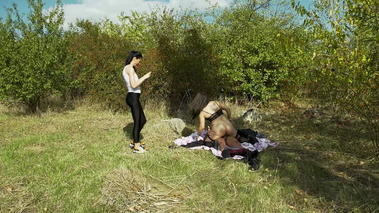 DEUTSCHLAN PORNO XXX: Тройничок с глубокой глоткой, горячие крошки делят огромные хуи, трах с камшотом, подборка