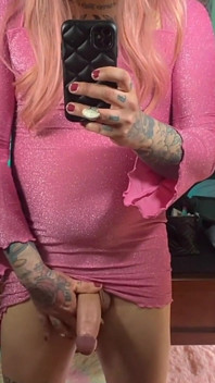 Trans emma ink sborra il suo grosso e caldo cazzo