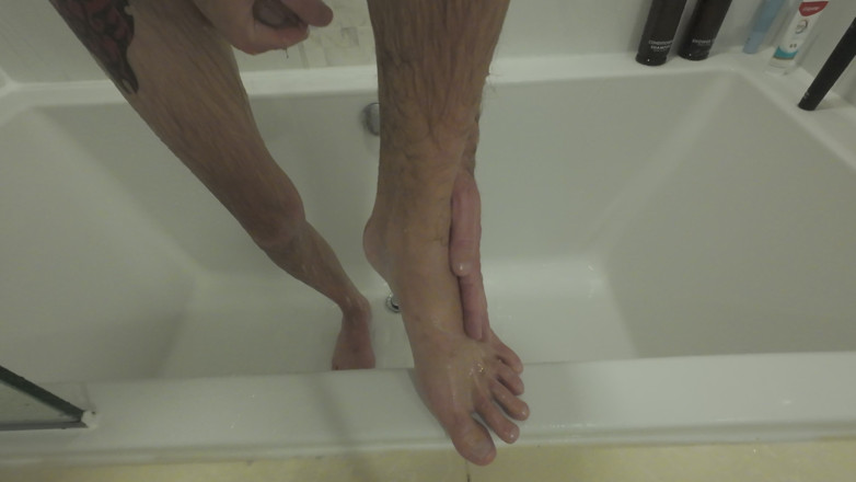 Big dick dadddy: I Need a Foot Slave to Worship My Feet in...