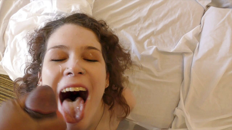 Real Amateur Sluts: Sara Indeep brzy ráno na obličej