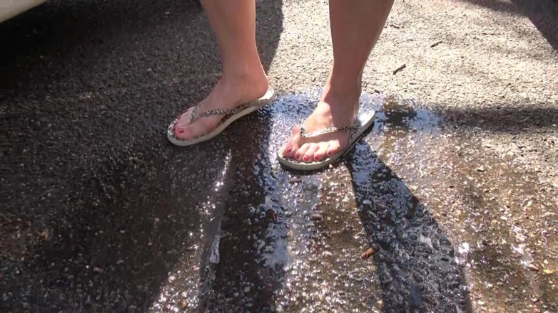 Popp Sylvie: pissing in town