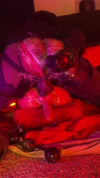 Femboy gapes aur khilaunon ke saath malaeedaar ke chhed ko paadti hai - chudaee prashikshan