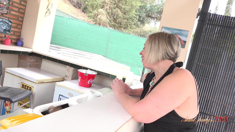 Aunt Judy's XXX: Tantejudysxxx - Star, Cougar BBW À Forte Poitrine, Se Tape Le Serveur...