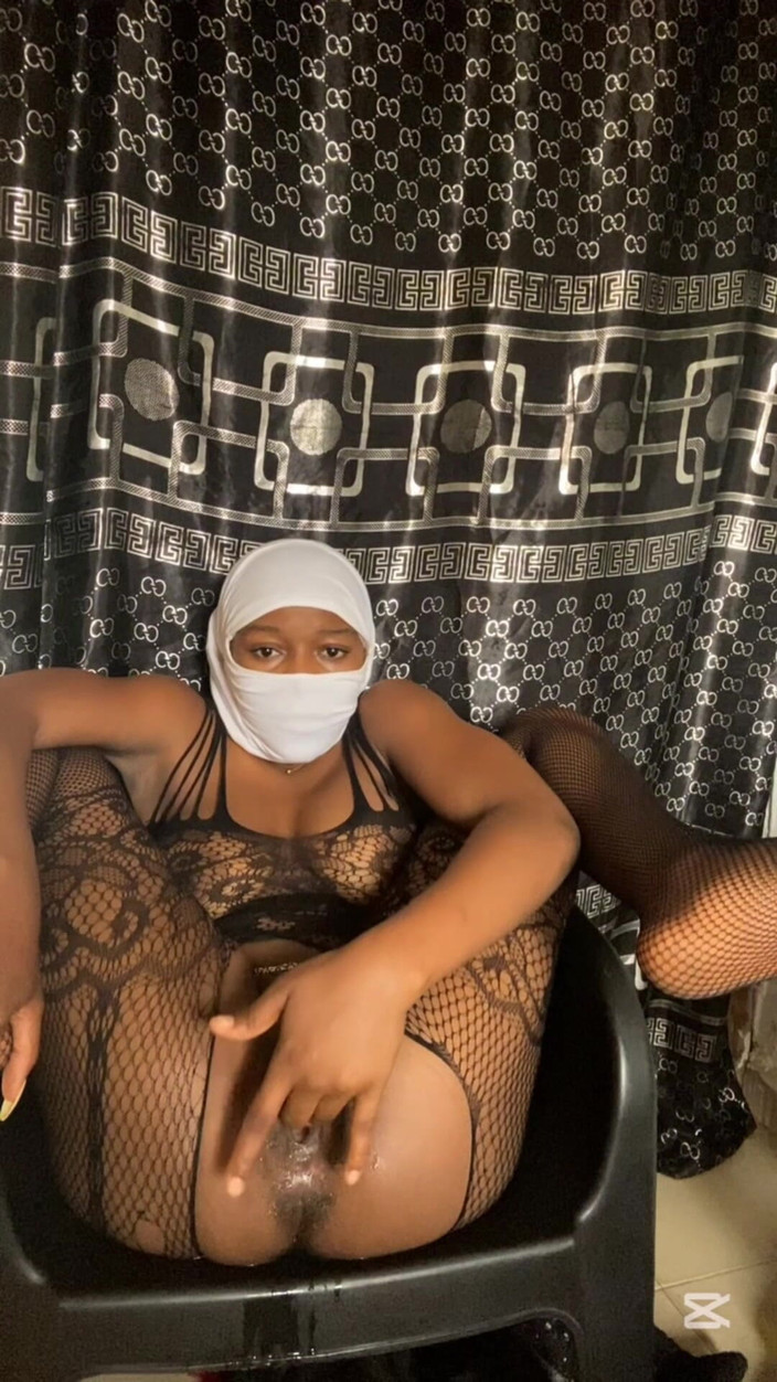 Slipperyblackgirl: All Hail Pepek Berkrim Yang Ada Saya MahuKan Lebih Banyak